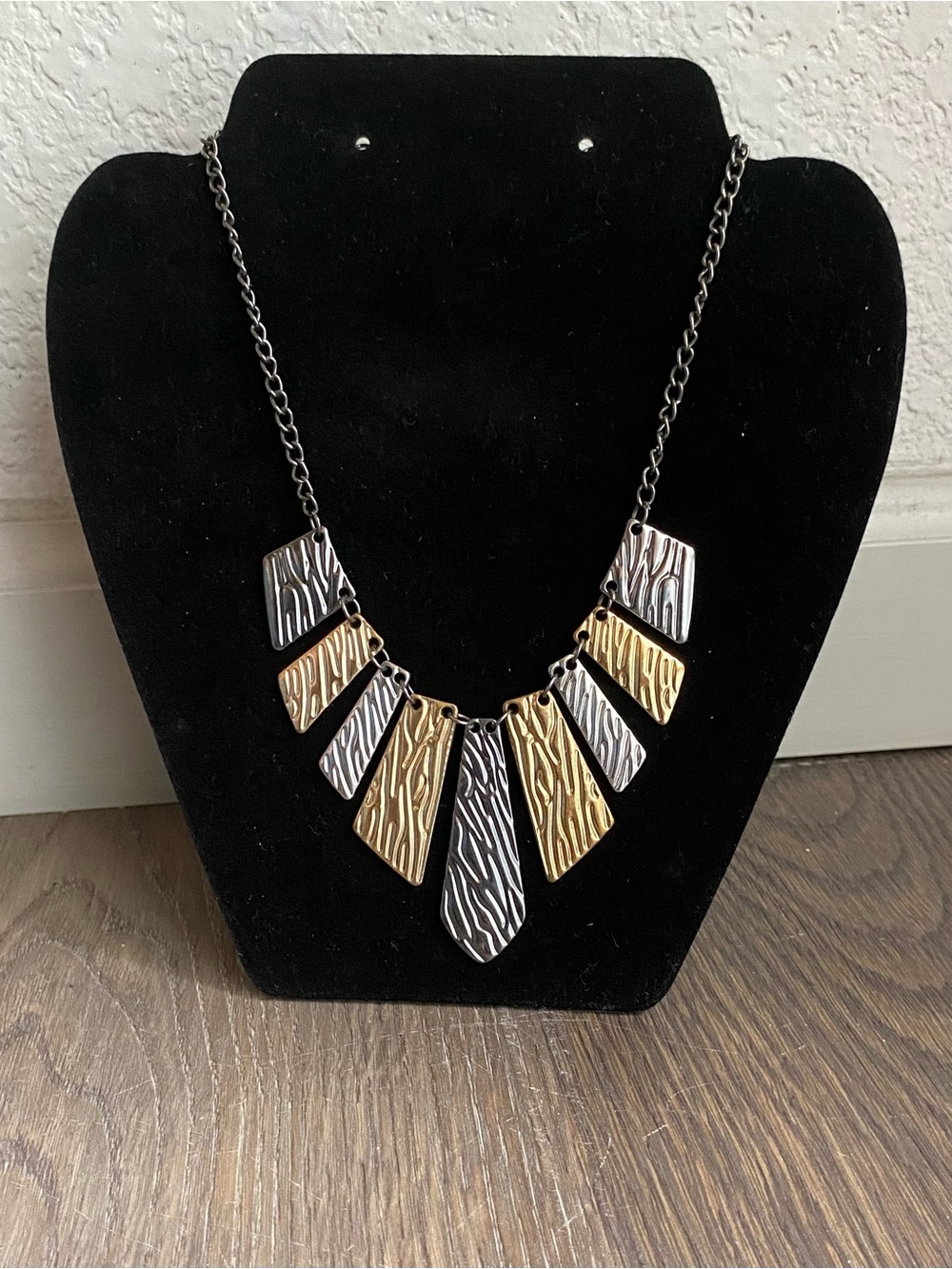 paparazzi Two-Tone Textured Pendant Bib Necklace - Gold & Silver